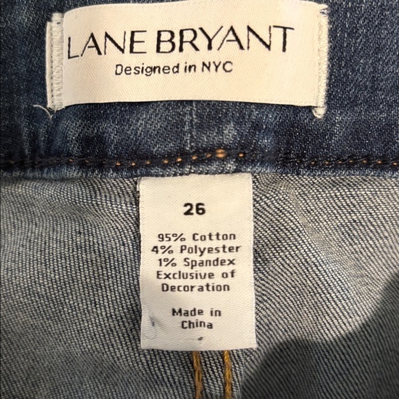 Lane Bryant Mid ~Rise Girlfriend Essential Stretch Short Sz 26 Plus Pearl Detail - Picture 6 of 7